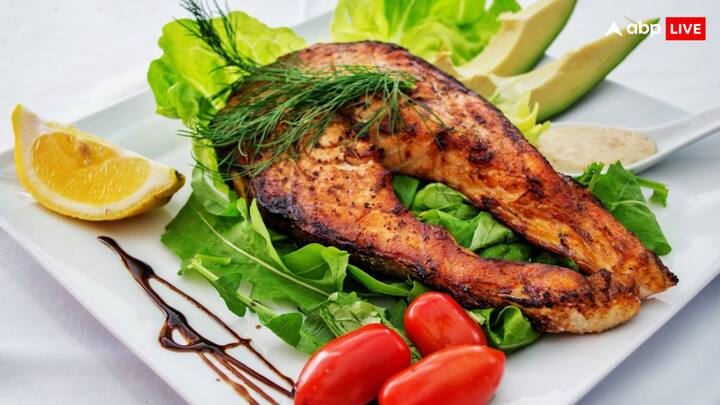 कई बार आपने महसूस किया होगा कि कुछ चीजें भर पेट खाने के बाद भी जल्‍द ही भूख लगने लगती है. वहीं  कुछ फूड ऐसे ही होते हैं, जिन्हें बहुत कम मात्रा में खाने के बाद भी पेट काफी देर तक भरा-भरा लगता है.