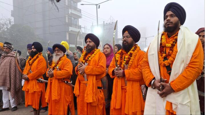 वैसे गुरु गोविंद सिंह महाराज का प्रकाश पर्व 13 दिनों का होता है जिसमें 11 दिन प्रभातफेरी होती है. जिसकी शुरुआत 25 दिसंबर से शुरू हुई थी, जो आज अंतिम और बड़ी प्रभात फेरी के रूप में समाप्त हुई है.