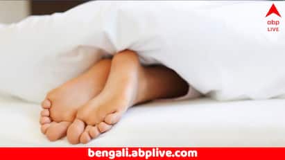 Feet Cold in Blanket: এই শীতে কম্বল-চাদর মুড়ি দিয়ে শুয়েও অনেকের পা কিছুতেই গরম হতে চায় না, ঠাণ্ডা থেকেই যায়। অনেক চেষ্টা করলেও পা গরম হয় না। কেন এমন হয় ?
