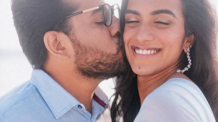 সিন্ধু ও বেঙ্কটের ছবি সোশ্যাল মিডিয়ায় ঝড় তুলেছে। অভিনন্দন বার্তায় ভাসছে দম্পতি। - পি ভি সিন্ধুর ফেসবুক থেকে নেওয়া ছবি