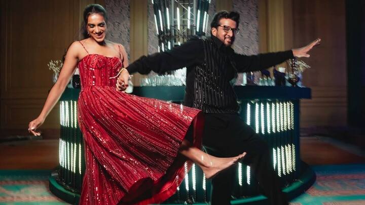 বিমানে আলাপ, সেখান থেকে প্রেম সিন্ধু ও বেঙ্কটের। সদ্য পরিণতি পেল সেই প্রেম।