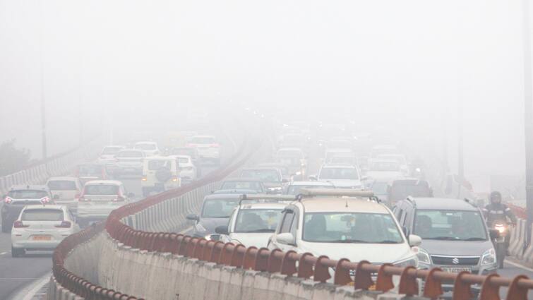 Weather latest update of North India 4 January Cold wave Dense fog UP Delhi NCR Haryana Bihar train flight delayed Weather Update: दिल्‍ली-NCR समेत पूरे उत्तर भारत में कोहरे का कहर! ट्रेन से लेकर फ्लाइट तक हुई लेट, जानें मौसम का हाल