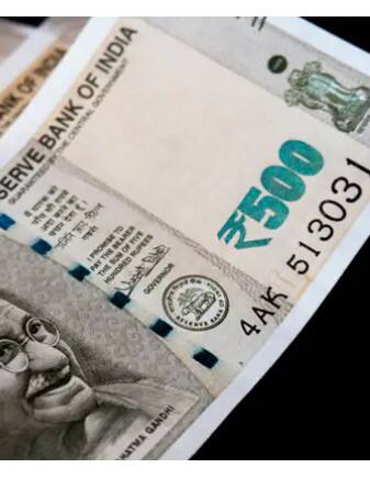 ਯੋਗਤਾ ਨੂੰ ਕਿਵੇਂ ਯਕੀਨੀ ਬਣਾਇਆ ਜਾਵੇ? ਪ੍ਰਧਾਨ ਮੰਤਰੀ-ਕਿਸਾਨ ਯੋਜਨਾ ਦਾ ਲਾਭ ਲੈਣ ਲਈ, ਕਿਸਾਨਾਂ ਨੂੰ ਆਪਣੇ ਬੈਂਕ ਖਾਤੇ ਅਤੇ ਰਜਿਸਟ੍ਰੇਸ਼ਨ ਜਾਣਕਾਰੀ ਨੂੰ ਅਪਡੇਟ ਰੱਖਣਾ ਹੋਵੇਗਾ। ਇਸ ਤੋਂ ਇਲਾਵਾ ਜਿਨ੍ਹਾਂ ਕਿਸਾਨਾਂ ਨੇ ਮਾਨਧਨ ਯੋਜਨਾ ਤਹਿਤ ਰਜਿਸਟ੍ਰੇਸ਼ਨ ਕਰਵਾਈ ਹੈ, ਉਨ੍ਹਾਂ ਨੂੰ ਹਰ ਮਹੀਨੇ 55 ਰੁਪਏ ਦਾ ਨਿਵੇਸ਼ ਕਰਨਾ ਜ਼ਰੂਰੀ ਹੈ ਤਾਂ ਜੋ ਉਹ 60 ਸਾਲ ਬਾਅਦ ਪੈਨਸ਼ਨ ਦਾ ਲਾਭ ਲੈ ਸਕਣ। ਇਸ ਸਕੀਮ ਤਹਿਤ ਸਰਕਾਰ ਕਿਸਾਨਾਂ ਨੂੰ ਨਾ ਸਿਰਫ਼ ਆਰਥਿਕ ਸੁਰੱਖਿਆ ਪ੍ਰਦਾਨ ਕਰਦੀ ਹੈ, ਸਗੋਂ ਉਨ੍ਹਾਂ ਨੂੰ ਆਤਮ ਨਿਰਭਰ ਬਣਨ ਵਿੱਚ ਵੀ ਮਦਦ ਕਰਦੀ ਹੈ।