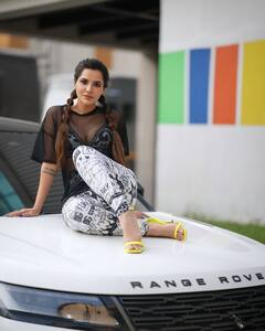 Ashu Reddy : స్టైలిష్ తింగరబుచ్చిగా అషూ రెడ్డి.. రేంజ్ రోవర్ కార్ ఎక్కి మరీ ఫోజులిచ్చిందిగా