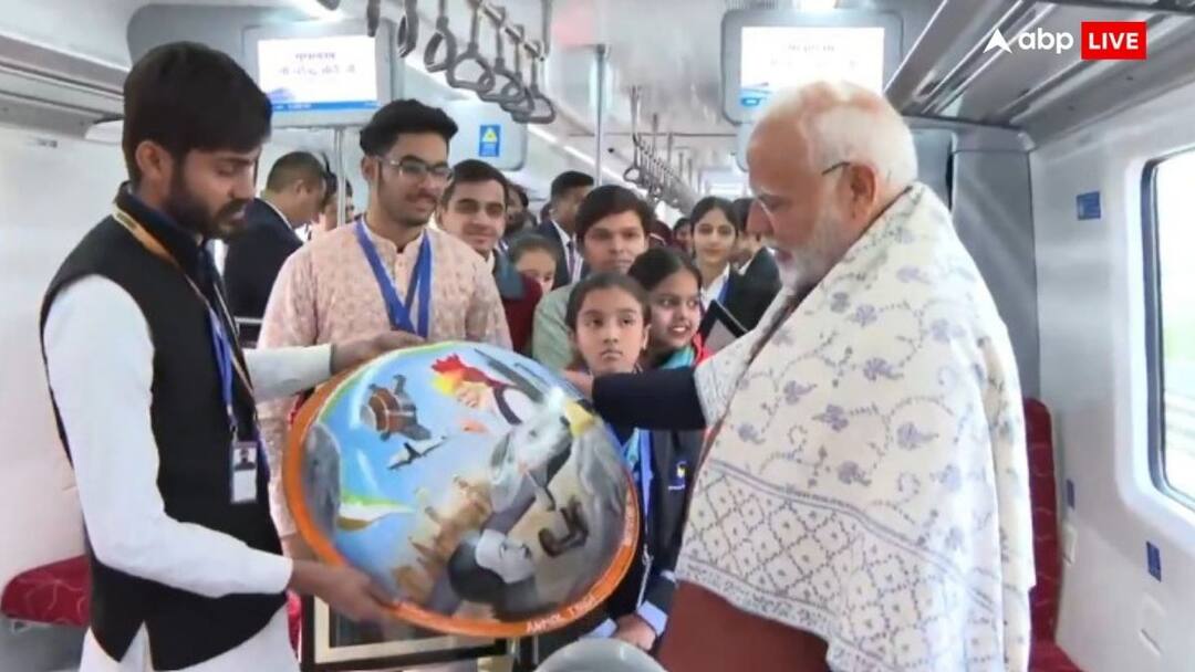 PM Modi inaugurates Namo Bharat Corridor expansion enhancing Delhi Meerut connectivity RRTS पीएम मोदी ने किया नमो कॉरिडोर का उद्घाटन, रैपिड रेल में बच्चों संग किया सफर