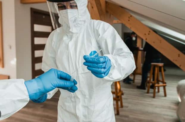 ਮੀਡੀਆ ਰਿਪੋਰਟਾਂ 'ਚ ਖੁਲਾਸਾ ਹੋਇਆ   ਮੀਡੀਆ ਰਿਪੋਰਟਾਂ ਨੇ ਚੀਨ ਦੇ ਵੱਖ-ਵੱਖ ਹਿੱਸਿਆਂ ਵਿੱਚ ਬਿਮਾਰੀ ਦੇ ਫੈਲਣ ਦੀ ਪੁਸ਼ਟੀ ਕੀਤੀ ਹੈ - 16 ਤੋਂ 22 ਦਸੰਬਰ ਤੱਕ ਦੇ ਅੰਕੜੇ ਐਚਪੀਐਮਵੀ ਸਮੇਤ, ਖਾਸ ਕਰਕੇ ਉੱਤਰੀ ਪ੍ਰਾਂਤਾਂ ਵਿੱਚ ਸਾਹ ਦੀ ਲਾਗ ਵਿੱਚ ਵਾਧਾ ਦਰਸਾਉਂਦੇ ਹਨ। ਹਾਲੀਆ ਕੇਸਾਂ ਵਿੱਚ ਮੁੱਖ ਤੌਰ 'ਤੇ 14 ਸਾਲ ਤੋਂ ਘੱਟ ਉਮਰ ਦੇ ਵਿਅਕਤੀ ਸ਼ਾਮਲ ਹੁੰਦੇ ਹਨ। ਨਿਊਜ਼ ਨਾਇਨ ਦੀ ਇਕ ਰਿਪੋਰਟ ਰਾਇਟਰਜ਼ ਦੀ ਰਿਪੋਰਟ ਦੇ ਆਧਾਰ 'ਤੇ ਇਸ ਗੱਲ ਦੀ ਪੁਸ਼ਟੀ ਕਰ ਰਹੀ ਹੈ। ਇਸ ਤੋਂ ਇਲਾਵਾ, X ਦੁਆਰਾ ਇੱਕ ਵੀਡੀਓ ਨੇ ਵੀ ਚੀਨ ਦੀ ਮੌਜੂਦਾ ਸਥਿਤੀ 'ਤੇ ਰੌਸ਼ਨੀ ਪਾਈ ਹੈ।