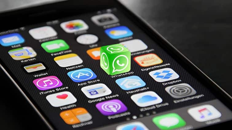 How to track location through Whatsapp just follow step by step process tech tips hindi क्या WhatsApp से भी ट्रैक हो सकती है लोकेशन? जानें क्या है तरीका
