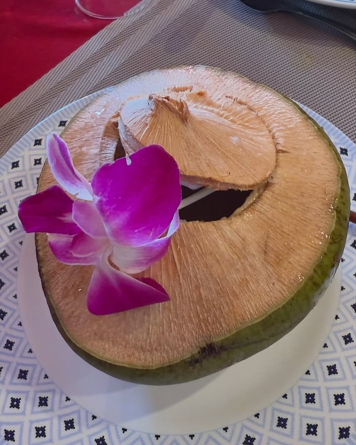 கோவாவில் நடைபெற்ற கீர்த்தி சுரேஷ் திருமண நிகழ்ச்சியில் விஜய், த்ரிஷா ஆகியோர் உள்பட சினிமா பிரபலங்கள் பலரும் கலந்து கொண்டனர்.