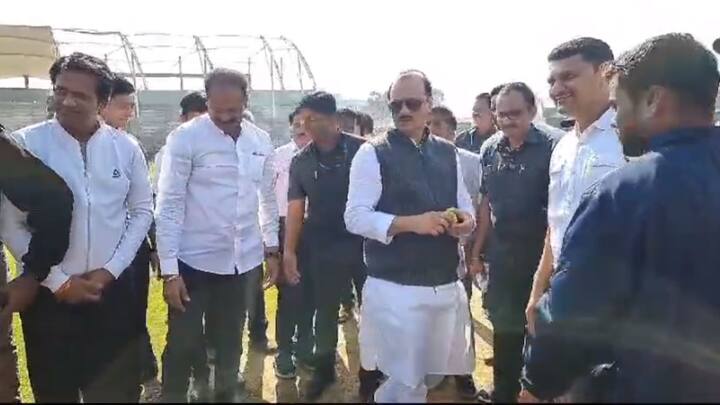 उपमुख्यमंत्री अजित पवार आज बारामतीच्या दौऱ्यावरती आहेत. बारामतीतील विविध विकास कामांची अजित पवारांनी पाहणी केली आहे. बारामती शहरातील तसेच परिसरातील विविध विकास कामांची पाहणी अजित पवार यांनी केली.