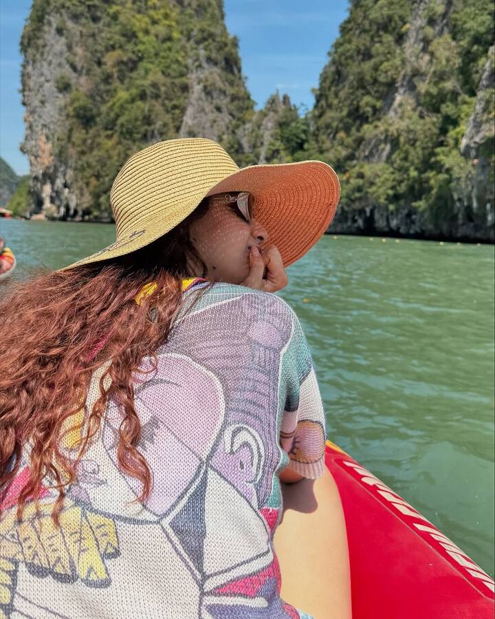 இப்படி இருவரும் மாறி மாறி தங்களது வளர்த்து வந்த நிலையில் இப்போது திருமணம் செய்து கொண்டனர். திருமணம் முடிந்த கையோடு பேபி ஜான் பட புரோமோஷனில் கலந்து கொண்ட கீர்த்தி சுரேஷ் அதன் பிறகு கணவருடன் இணைந்து ஹனிமூனுக்கு சென்றுள்ளார்.