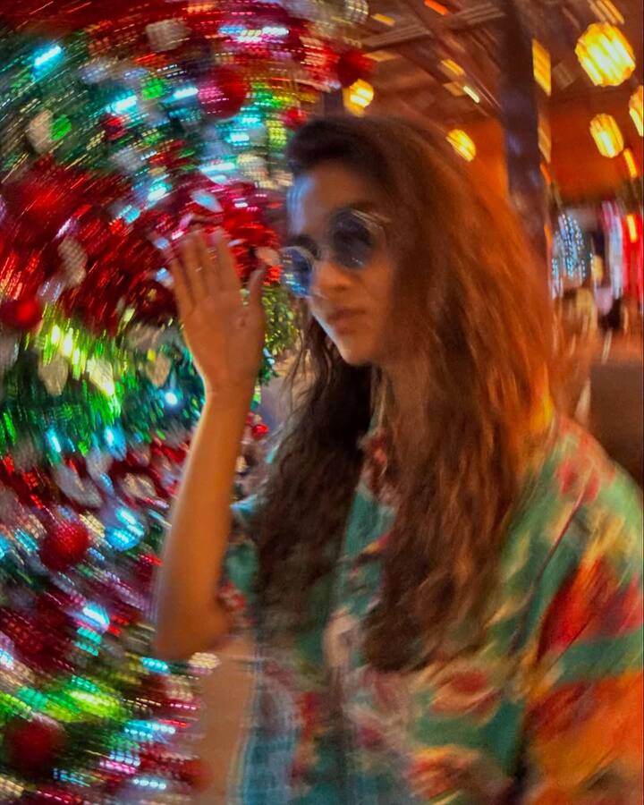 ரஜினிகாந்த், விஜய், சூர்யா என்று மாஸ் நடிகர்களுடன் இணைந்து நடித்துள்ளார்.