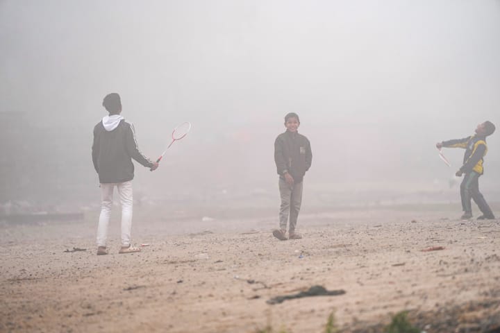 विभाग ने बताया कि पंजाब के बठिंडा में न्यूनतम तापमान 7.4 डिग्री सेल्सियस और अमृतसर में 7.9 डिग्री सेल्सियस दर्ज किया गया.