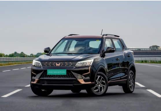 ਜੇਕਰ ਤੁਸੀਂ ਇਸ ਮਹੀਨੇ ਨਵੀਂ ਇਲੈਕਟ੍ਰਿਕ ਕਾਰ ਖਰੀਦਣ ਬਾਰੇ ਸੋਚ ਰਹੇ ਹੋ ਤਾਂ ਤੁਹਾਡੇ ਲਈ ਖੁਸ਼ਖਬਰੀ ਹੈ। ਨਵੇਂ ਸਾਲ 'ਚ ਵੀ ਮਹਿੰਦਰਾ ਕੋਲ ਪੁਰਾਣੀਆਂ ਕਾਰਾਂ ਦਾ ਸਟਾਕ ਬਚਿਆ ਹੈ, ਜਿਸ ਨੂੰ ਸਾਫ ਕਰਨ ਲਈ ਕੰਪਨੀ ਭਾਰੀ ਡਿਸਕਾਊਂਟ ਦੇ ਰਹੀ ਹੈ।