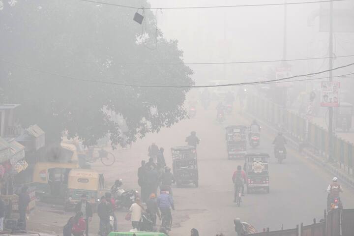 इसके अनुसार गुरदासपुर में न्यूनतम तापमान आठ डिग्री सेल्सियस, पटियाला में 8.4 डिग्री सेल्सियस, फरीदकोट में 8.5 डिग्री सेल्सियस, लुधियाना में 8.6 डिग्री सेल्सियस और पठानकोट में 9.3 डिग्री सेल्सियस दर्ज किया गया.