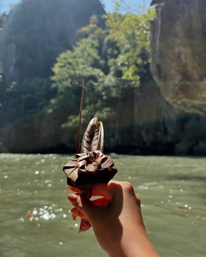 15 வருடங்களாக காதலித்து வந்த ஆண்டனி தட்டில் என்பவரை தான் கீர்த்தி சுரேஷ் கடந்த டிசம்பர் மாதம் 12ஆம் தேதி திருமணம் செய்து கொண்டனர்.