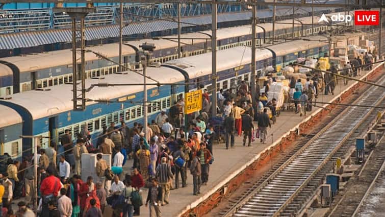 gujrat surat railway station platform number two and three will be closed for sixty days know the details यात्रीगण कृपया ध्यान दें! गुजरात के इस स्टेशन पर 60 दिन तक बंद रहेंगे दो प्लेटफॉर्म, इतनी ट्रेनें की गईं शिफ्ट