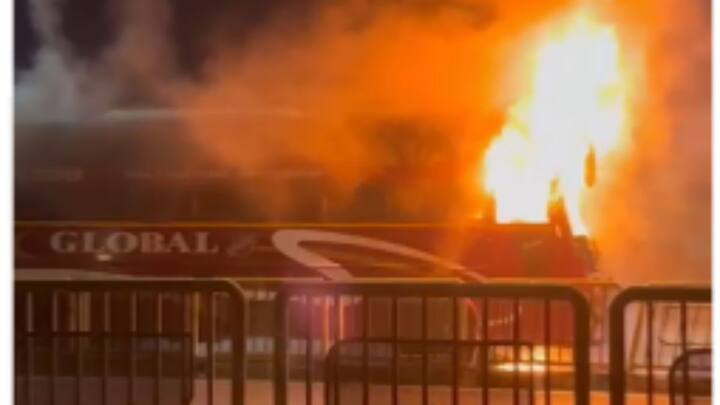 पिंपरी चिंचवडमध्ये एका खाजगी बसला भीषण आग लागल्याची घटना पिंपरी चिंचवडमध्ये घडली आहे, या घटनेत बस जळून खाक झाली आहे.