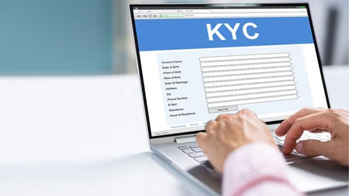 इसके अलावा आखरी और सबसे जरूरी बात है ई-केवाईसी. किसान योजना में लाभ ले रहे लाभार्थी किसानों को सरकार की ओर से पहले ही ई-केवाईसी करवाने के बारे में जानकारी दे दी गई थी. अभी भी कई किसान ऐसे हैं जिन्होंने इस काम को पूरा नहीं करवाया है. इनकी किस्त के पैसे अटक सकते हैं.