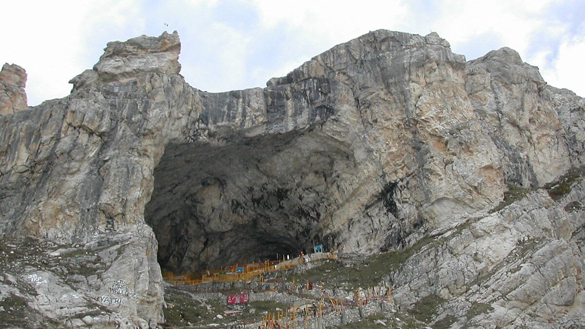 From Kedarnath Temple To Amarnath Cave Temple: Explore India's Temples With Challenging Journeys