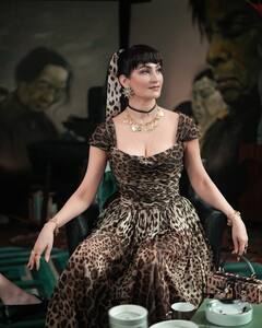 Shalini Passi : सौंदर्य टिकवण्यासाठी दुधाने अंघोळ करते ही हसीना? वयाच्या 49 व्या वर्षीही दिसते अप्रतिम!