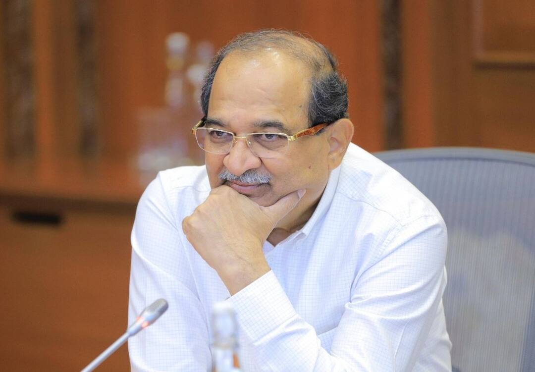 Suresh Dhasa has any evidence regarding Dhananjay Munde he should give it to Chief Minister Devendra Fadnavis and SIT says Minister Radhakrishna Vikhe Patil सुरेश धसांकडे धनंजय मुंडेंबाबत काही पुरावे असतील तर ते मुख्यमंत्री आणि SIT कडे द्यावेत : राधाकृष्ण विखे पाटील