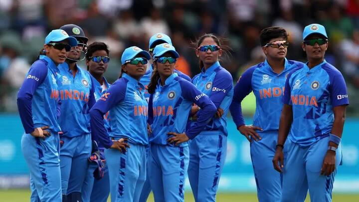 दरम्यान, भारतीय महिला क्रिकेट येत्या 10 जानेवारीपासून आयर्लंडविरुद्ध तीन सामन्यांच्या मालिकेसाठी सज्ज झाला आहे. या मालिकेसाठी बीसीसीआयने भारतीय महिला संघाचीही घोषणा केली आहे. टीम इंडियाची कर्णधार हरमनप्रीत कौरला या मालिकेत संघात संधी मिळालेली नाही.