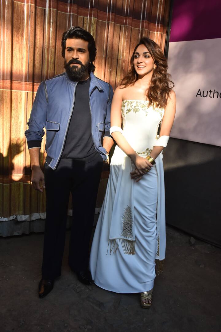 बता दें कि इससे पहले कियारा आडवाणी अपने को-स्टार राम चरण के साथ 'बिग बॉस 18' के सेट पर दिखाई दी थीं. स्टार्स अपनी फिल्म 'गेम चेंजर' के प्रमोशन के लिए सेट पर पहुंचे थे.