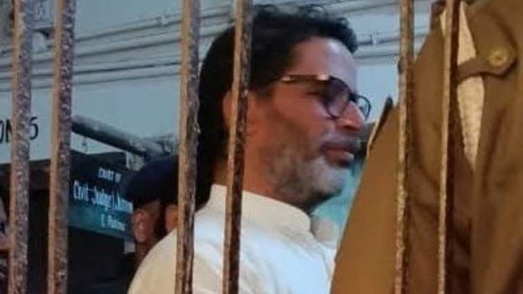 रात के अंधेरे उठा ले गई पुलिस, सुबह किया गिरफ्तार, दोपहर में प्रशांत किशोर को मिल गई जमानत