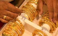 Gold Price Today: เชธเซเชจเชพ-เชเชพเชเชฆเซเชจเชพ เชญเชพเชตเชฎเชพเช เชฅเชฏเซ เชเชเชพเชกเซ, เชถเซเช เช เชเชฐเซเชฆเชตเชพเชจเซ เชเซ เชฌเซเชธเซเช เชเชพเชเชฎ ?