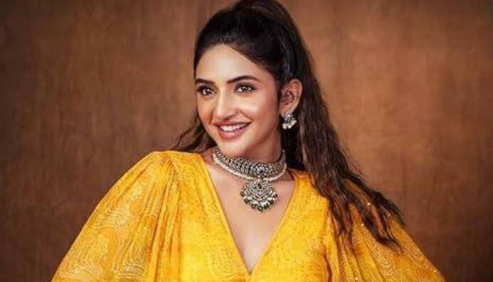 Pushpa 2 Box Office Collection Day 33 : गेल्या बऱ्याच दिवसांपासून दाक्षिणात्त्य सुपरसटार अल्लू अर्जुनचा पु्ष्पा-2 हा चित्रपट चर्चेत आहे. एक महिना उलटून गेला तरी हा चित्रपट अजूनही चित्रपटगृहांत चालू आहे.