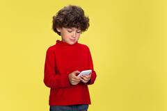 Health: બાળકને મોબાઇલ આપવાના આ છે મુખ્ય નુકસાન, આ બીમારીનું વધે છે જોખમ