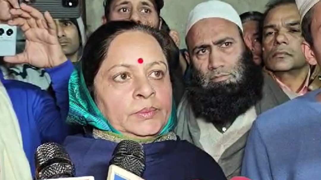 Mob lynching Samajwadi Party MP Ruchi Veera met victim family of Moradabad ann मॉब लिंचिंग: पीड़ित परिवार से मिलीं सपा सांसद, कहा- 'BJP सरकार में शुरू हुई शर्मनाक परंपरा'