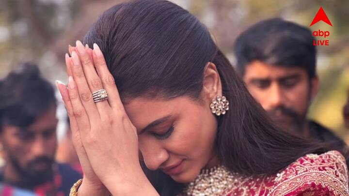 শুধুমাত্র স্বপ্নপূরণ হয়েছে বলে নয়, আজ তিনি কালী মায়ের সঙ্গে দেখা করবেন বলে। শ্রীরামকৃষ্ণের আশীর্বাদধন্যা ছিলেন বিনোদিনী। সেই কারণেই দক্ষিণেশ্বর মন্দিরকে বেছেছিলেন তাঁরা।