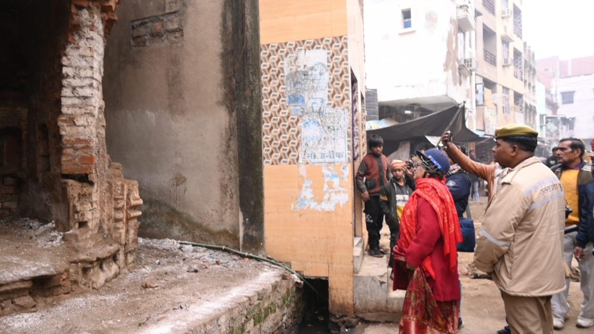 मुस्लिम बाहुल्य इलाकों में मंदिरों की तलाश कर रहीं कानपुर मेयर, धर्मगुरुओं के विरोध के बावजूद अभियान जारी