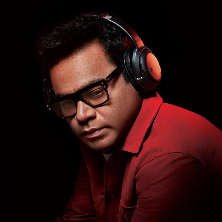 हा गायक दुसरा तिसरा कोणी नसून एआर रहमान आहे, ६ जानेवारीला आपला ५७ वा वाढदिवस साजरा करत आहे.