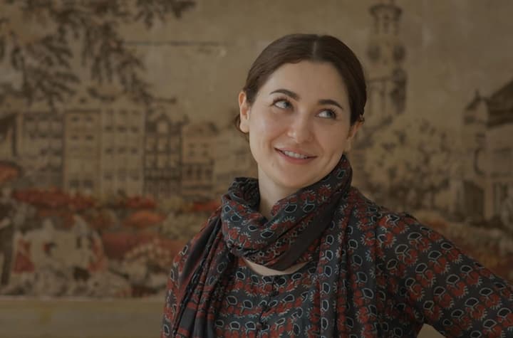 याच मालिकांत अभिनय केल्यामुळे पाकिस्तानच्या अनेक अभिनेत्री चांगल्याच प्रसिद्ध झाल्या आहेत. यामध्ये हानिया आमीर, माहिरा खान, दूर ए फिशान या सुंदर अभिनेत्र्‍यांचा समावेश आहे.