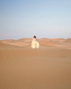 'गृह लक्ष्मी' के प्रमोशन के बीच रेगिस्तान पहुंचीं हिना खान, रेत पर दिए जमकर पोज, देखें फोटोज