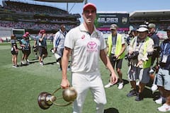 PHOTOS: बॉर्डर-गावस्कर ट्रॉफी जीतने के साथ पैट कमिंस ने रचा इतिहास, ऐसा करने वाले बने दुनिया के पहले गेंदबाज