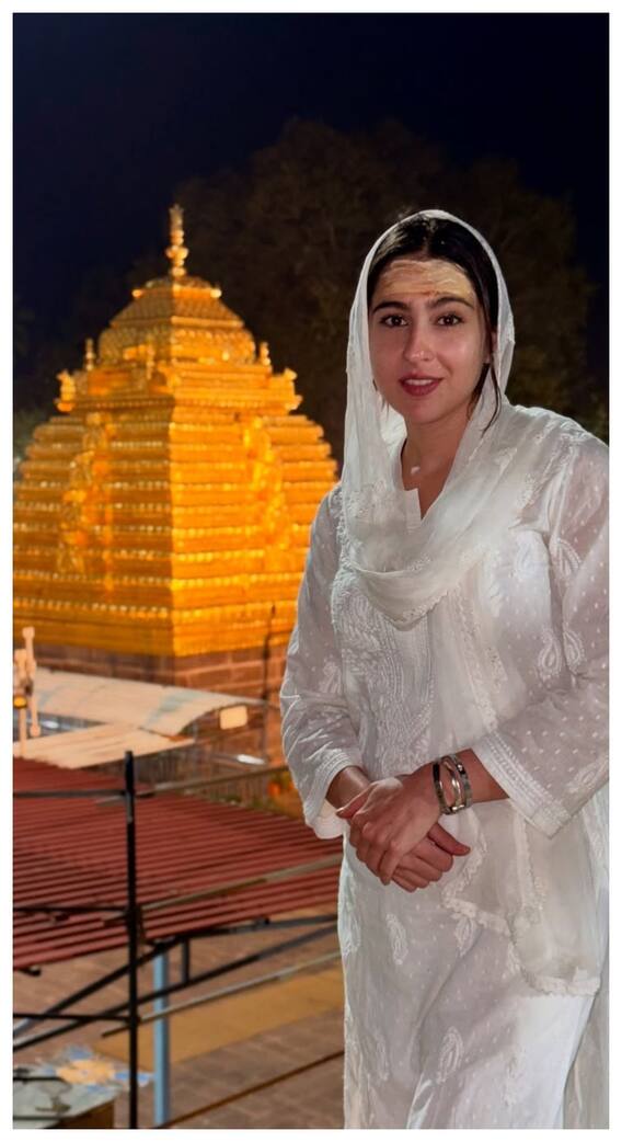 साल के पहले सोमवार पर सारा अली खान ने किए महादेव के दर्शन