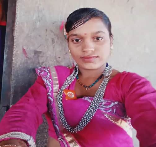 Rescue operation of girl trapped in borewell continues for 30 hours. Army and NDRF teams reach Khadep બોરવેલમાં પડેલી યુવતીનું 30 કલાકથી રેસ્ક્યુ ઓપરેશન ચાલુ. આર્મી અને NDRFની ટીમ ખડેપગે