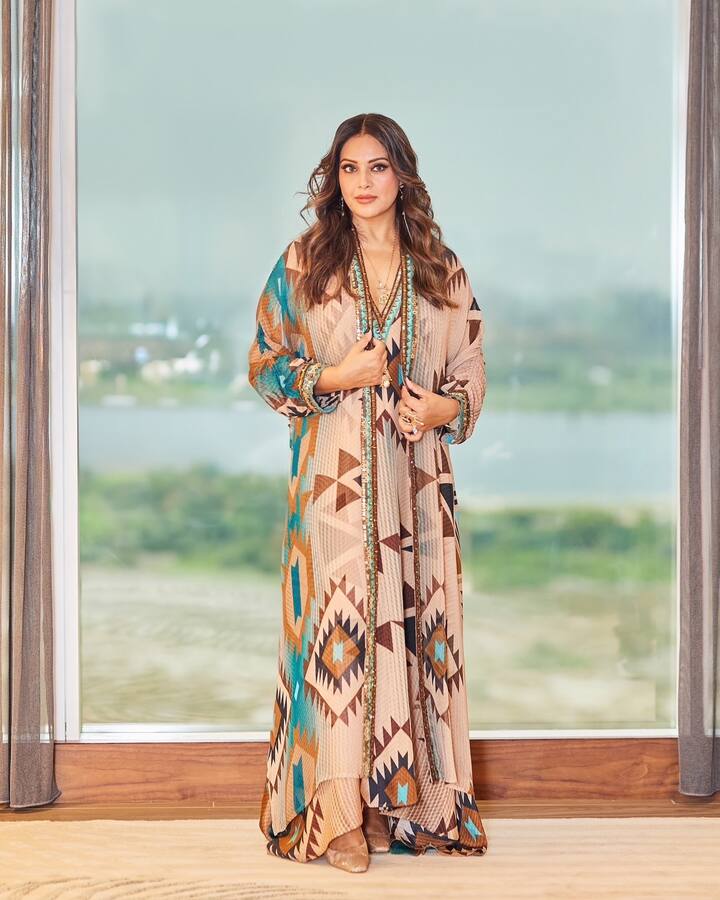 बिपाशा बासूचा जन्म दिल्लीत झाला असला तरी ती बंगाली कुटुंबातून आली आहे. त्यांचे पालनपोषणही कोलकात्यात झाले. अभिनेत्रीचे वडील सिव्हिल इंजिनिअर आहेत आणि तिची आई गृहिणी आहे.