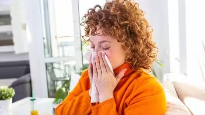 এই সাইনাসের সমস্যার নাকের ফুটোর চারপাশটা ফুলে যায়, প্রদাহ হয় এবং শ্বাস নিতে খুবই কষ্ট হয়।