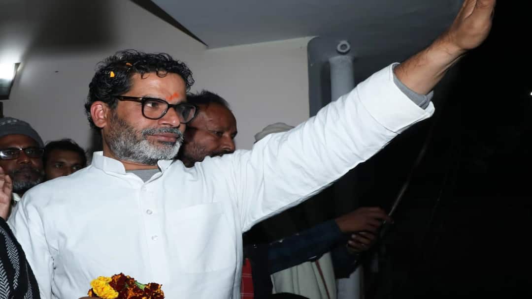 आमरण अनशन से प्रशांत किशोर की तबीयत बिगड़ी, अस्पताल में कराया गया भर्ती Prashant Kishor Health Deteriorated Due to Hunger Strike Admitted to Medanta Hospital आमरण अनशन से प्रशांत किशोर की तबीयत बिगड़ी, अस्पताल में कराया गया भर्ती