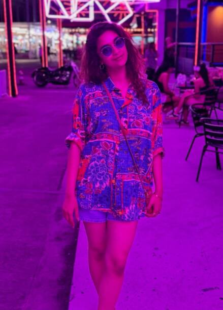 बता दें कि कीर्ति ने सोशल मीडिया पर थाईलैंड में अपने हनीमून की दिल छू लेने वाली तस्वीरों की एक सीरीज शेयर की है.