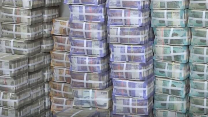 ওই ন'দিনে মোট ১৭ কোটি টাকা জমা পড়েছে দানবাক্সে। নগদে দান করেছেন কেউ, কেউ আবার অন্য উপায়ে।