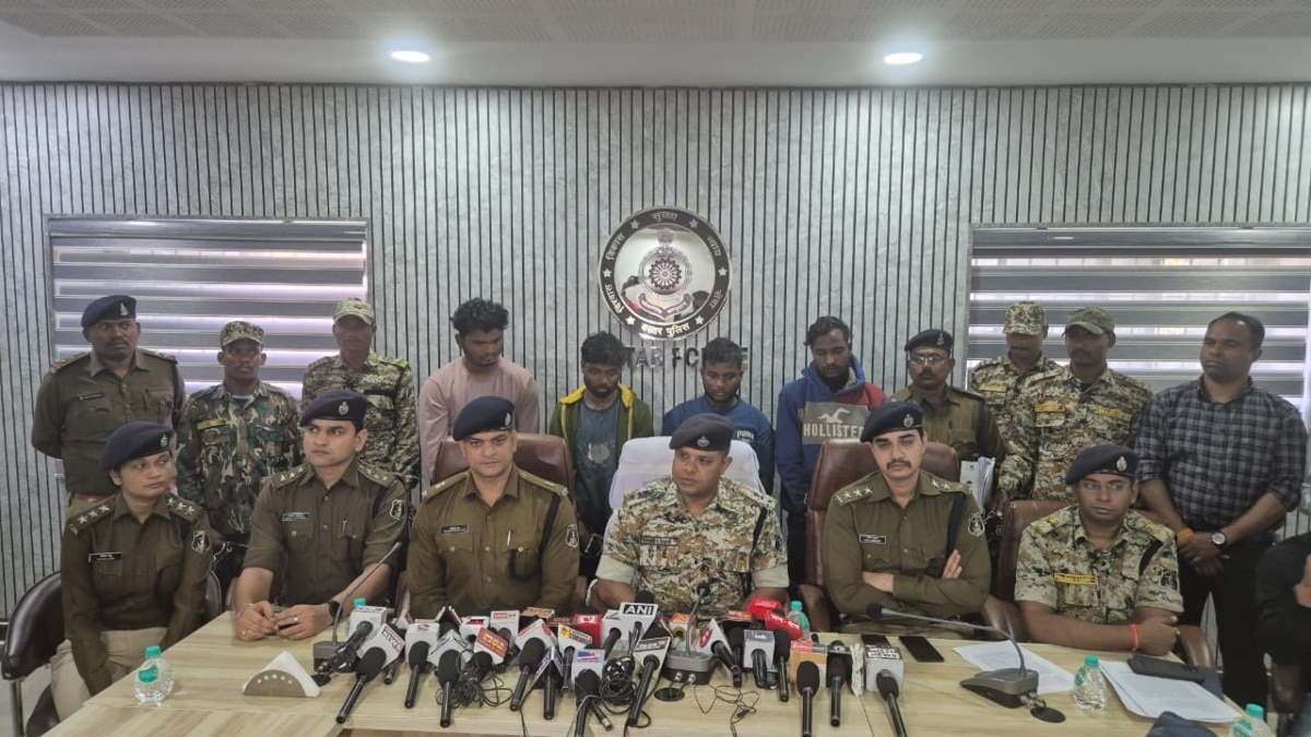 Bastar Murder: बस्तर पुलिस ने 48 घंटे के अंदर अंधे कत्ल की सुलझाई गुत्थी, वाहन चालक समेत 4 गिरफ्तार