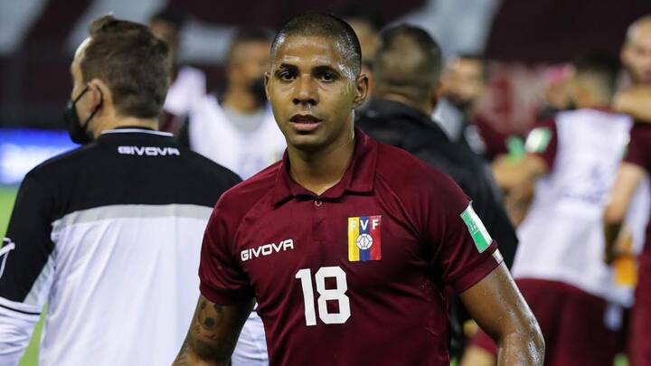 একেবারেই লাতিন আমেরিকান দেশ ভেনেজুয়েলার জাতীয় দলের ফরোয়ার্ড  রিচার্ড এনরিকে সেলিস স্যাঞ্চেজকে সই করাল লাল হলুদ। মরশুমের শেষ পর্যন্ত চুক্তিতে তাঁকে সই করাল ময়দানের ক্লাব।