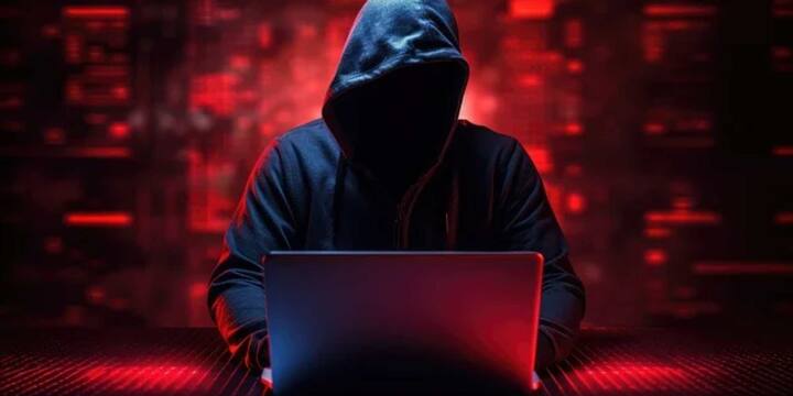 Pig Butchering Scam एक खतरनाक साइबर क्राइम है, जो लोगों की भावनाओं और उनकी कमाई को निशाना बनाता है. सोशल मीडिया उपयोगकर्ताओं को सतर्क रहना चाहिए और अनजान व्यक्तियों या निवेश योजनाओं पर भरोसा करने से बचना चाहिए.