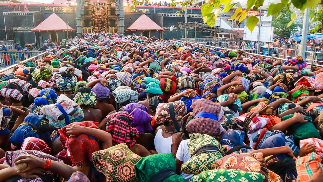WATCH: Thousands Of People Throng Sabarimala Temple Ahead Of Makaravilakku Festival Thousands Of People Throng Sabarimala Temple Ahead Of Makaravilakku Festival WATCH WATCH: Thousands Of People Throng Sabarimala Temple Ahead Of Makaravilakku Festival
