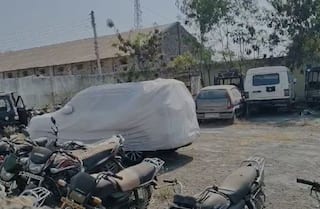 वाल्मिक कराड ज्या गाडीत आला ती स्कॉर्पिओ केज पोलीस ठाण्यात, फरार होण्यासाठी हीच गाडी वापरल्याचा SIT चा दावा  